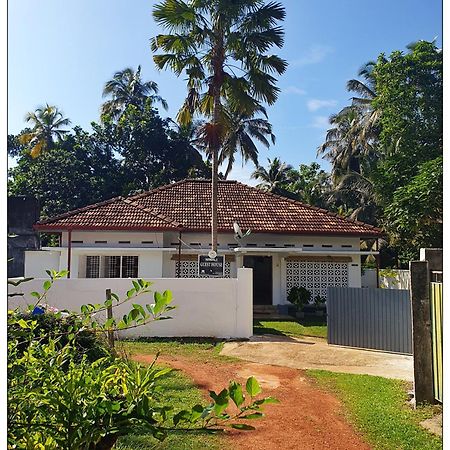 Sri Nimali Guesthouse Хикадува Екстериор снимка